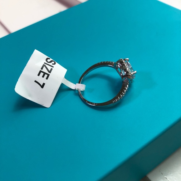 Silver Heart Ring - Picture 3 of 10